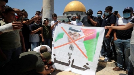 Поджег фотографий лидеров ОАЭ и сионистского режима в Рамаллахе