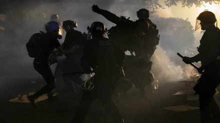 米ポートランド市で、抗議者への弾圧が継続