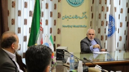 イラン外相、「超大国の誤算は惨憺たる結果をもたらした」