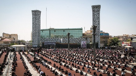 Warga Tehran Peringati Asyura di Imam Husein as Square (1)