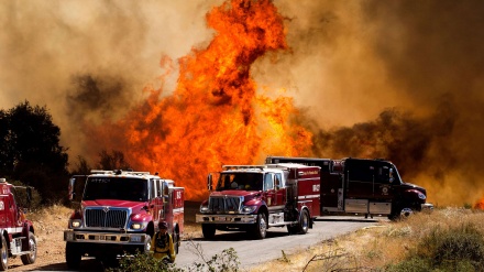 Digjen në flakë malet në Kaliforni të Amerikës