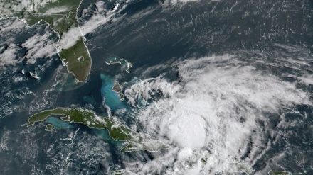 米東海岸にハリケーン接近、フロリダ州で暴風雨（動画）