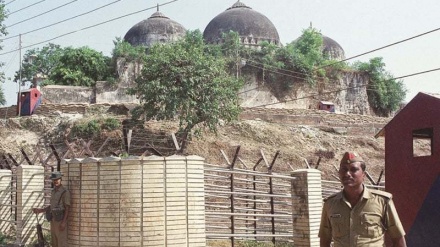 भारतीय शायर मुनव्वर राना ने रायबरेली में बाबरी मस्जिद बनाने का सुझाव पेश किया