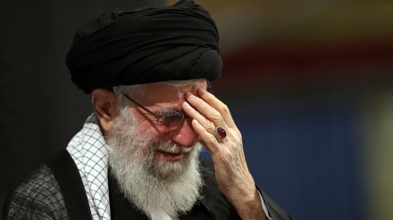 De inğilabi yolə rəhbəri huzuri Həzrət İmom Huseyn(ə) əzadariyə mərasimi 2 minnə şəv bərpo be.