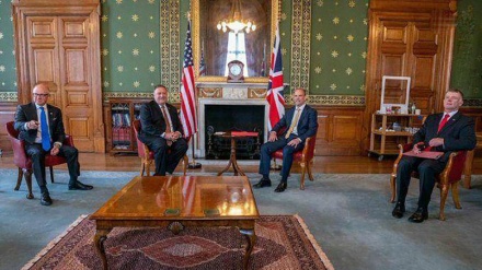 英国外務省を飾るペルシャ絨毯