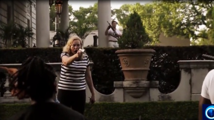 Amerikanyň St. Louis şäherinde bir är-heleý protestçilere garşy tüpeň çenediler