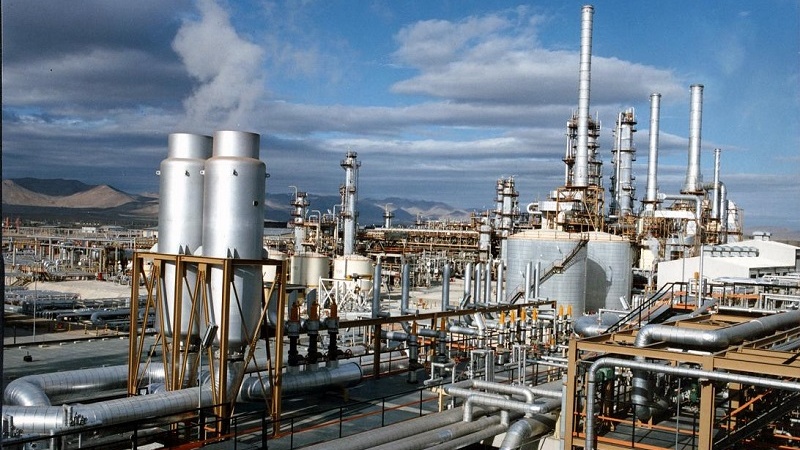 تبدیل روزانه دو میلیون بشکه نفت خام به فرآورده های نفتی در ایران