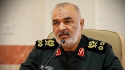 سردار سلامی: ملت لبنان را در شرایط سخت تنها نمی‌گذاریم