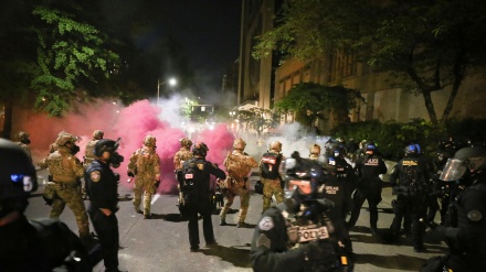 米ポートランドで、人種主義抗議が続く