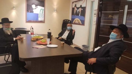 המפלגות החרדיות שוקלות לאיים בפירוק 