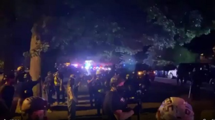 米ポートランドで、抗議者16人が逮捕（動画）