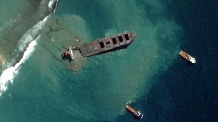 モーリシャス座礁「わかしお」、船体が2つに分断