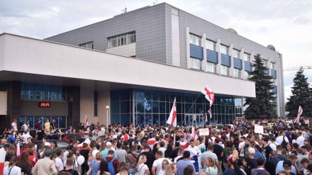 Russia says ready for military help as violent anti-Lukashenko protests rage in Belarus