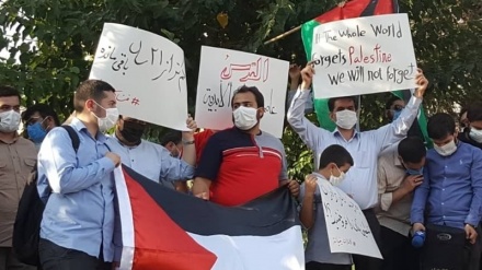 テヘラン・UAE大使館前で、学生らが集会