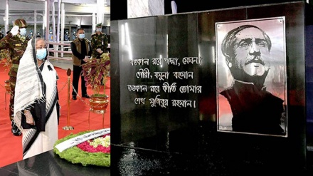 জাতীয় শোক দিবস: বঙ্গবন্ধুর প্রতিকৃতি ও ১৫ আগস্ট নিহতদের প্রতি প্রধানমন্ত্রীর শ্রদ্ধা