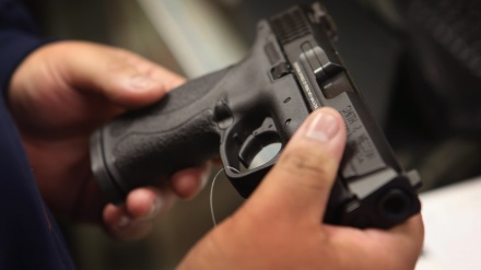 米ＦＢＩ、「銃購入のための身元調査が激増、新型コロナ・デモの影響の可能性」