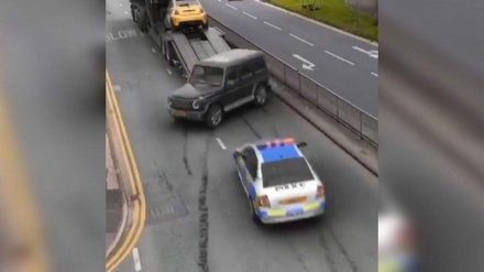 (VIDEO) Ladro fugge dalla polizia in un modo molto strano 