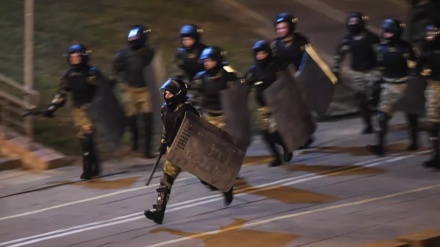 ベラルーシで、２０代の邦人男性が拘束