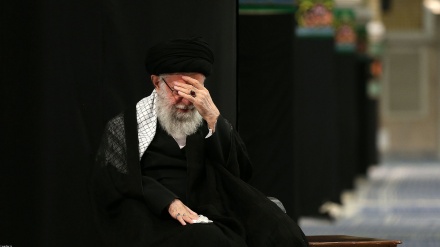  برگزاری مراسم عزاداری سالروز شهادت امام رضا (ع)، با حضور رهبر معظم انقلاب اسلامی 