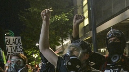 Policía detiene a 20 manifestantes en protestas en Portland