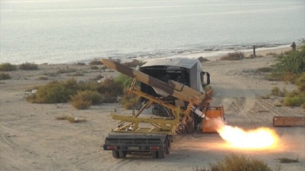 美国飞行器擅闯伊朗军演被拦截