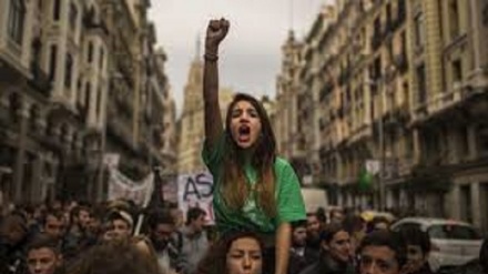 Spagna: studenti, docenti e genitori scendono in piazza 