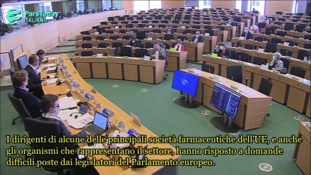 (VIDEO) Gli eurodeputati si scontrano con l'industria farmaceutica per i vaccini COVID-19