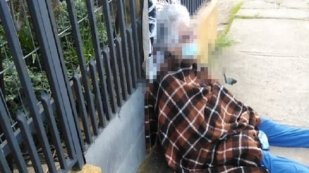 Vende casa della madre e la sfratta, abbandonandola sul marciapiede