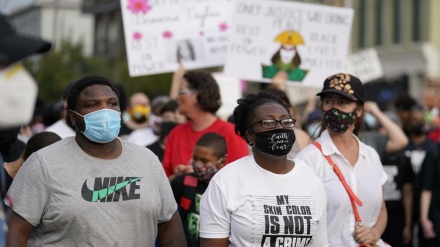 米ルイビルで人種差別撤廃を訴えるデモが続く