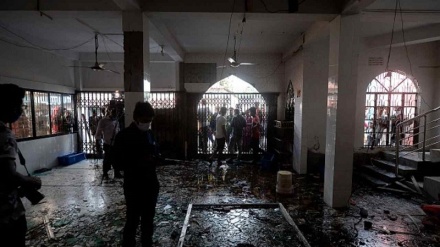Bangladesh: 12 morti in esplosione in moschea