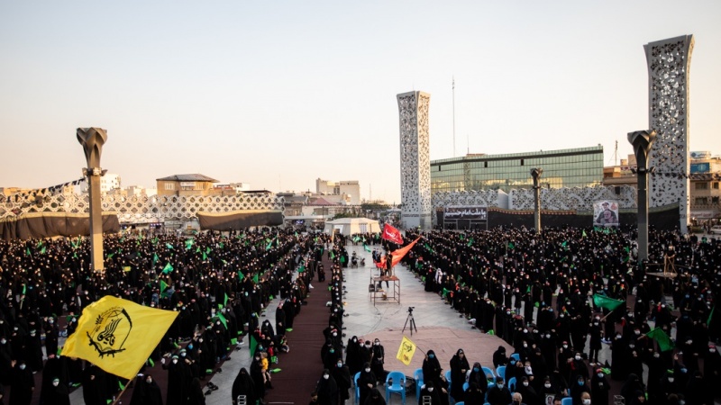 Perempuan Asyura Iran berkumpul di Imam Husein Square.