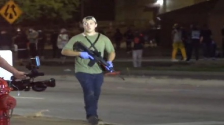 טראמפ תומך בנער שירה למוות בשני מפגינים בוויסקונסין