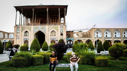  Karena COVID-19, Nesf-e Jahan Sepi Pengunjung (1)