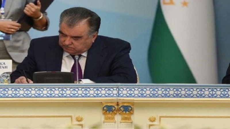 امامعلی رحمان قانون بودجه سال 2021 تاجیکستان را امضا کرد
