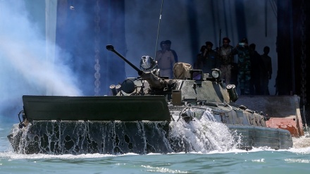 Fotos: Irán lanza incursiones navales y terrestres en sus ejercicios