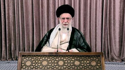 Líder: Irán ganó la guerra por el liderazgo del Imam Jomeini+Fotos