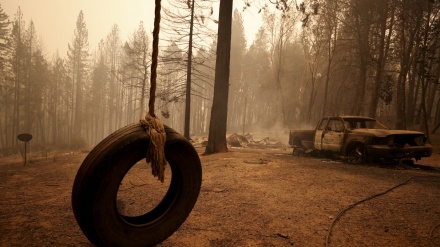 (FOTO) USA, California brucia ancora