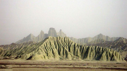 イラン南東部チャーバハールのメッリーヒー山脈；世界に知られるイランの驚くべき自然美