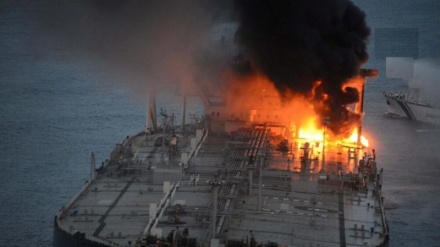 Ҳиндистоннинг улкан нефт танкерида портлаш ва ёнғин юз берди (фотожамланма)