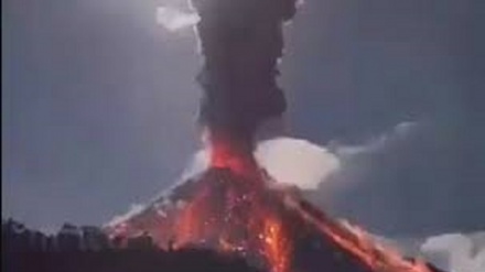 Ecuador, eruzione del vulcano Sangay: sei province coperte di cenere