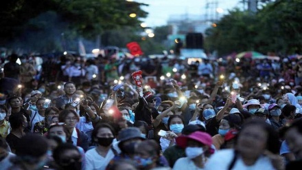 Thai protesters rally as parliament considers constitution changes