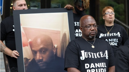 Usa, afroamericano con disturbi mentali muore asfissiato dopo fermo della polizia