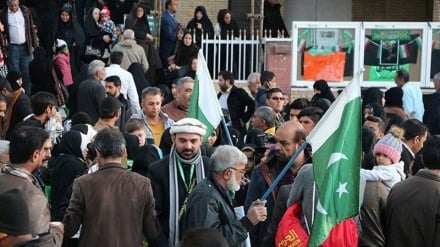 Pakistanezët bëjnë thirrje për sanksione ndaj mallrave franceze