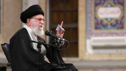 Kiongozi Muadhamu alaani njama za Marekani na Wazayuni za kumvunjia heshima Mtume (saw)