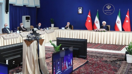 Rohani: Irán y Turquía impulsarán su cooperación ante complots