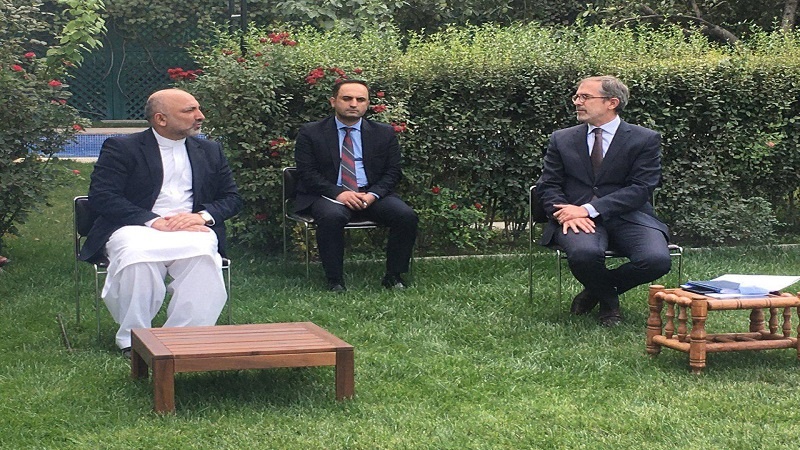 رایزنی مقامات اتحادیه اروپا با حنیف اتمر درباره روند صلح افغانستان