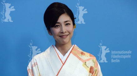 女優の竹内結子さん死去、自殺か