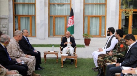 همزمان با آغاز مذاکرات صلح / دیدار فرمانده سنتکام با رئیس جمهور افغانستان
