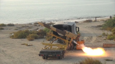 הצבא האיראני הזהיר מטוס אמריקני לא מאויש שלא להתקרב לאזור התמרונים