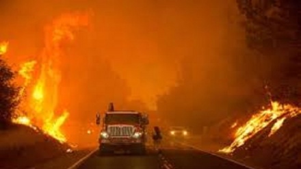 Usa, California brucia ancora: decine di feriti tra turisti e escursionisti